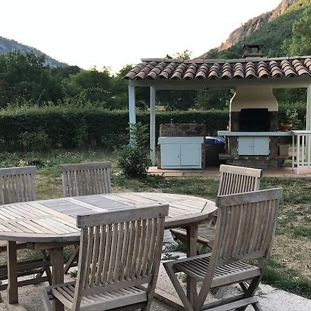 La Maison Des Pins Сен-Жулиен-дю-Вердон Екстериор снимка